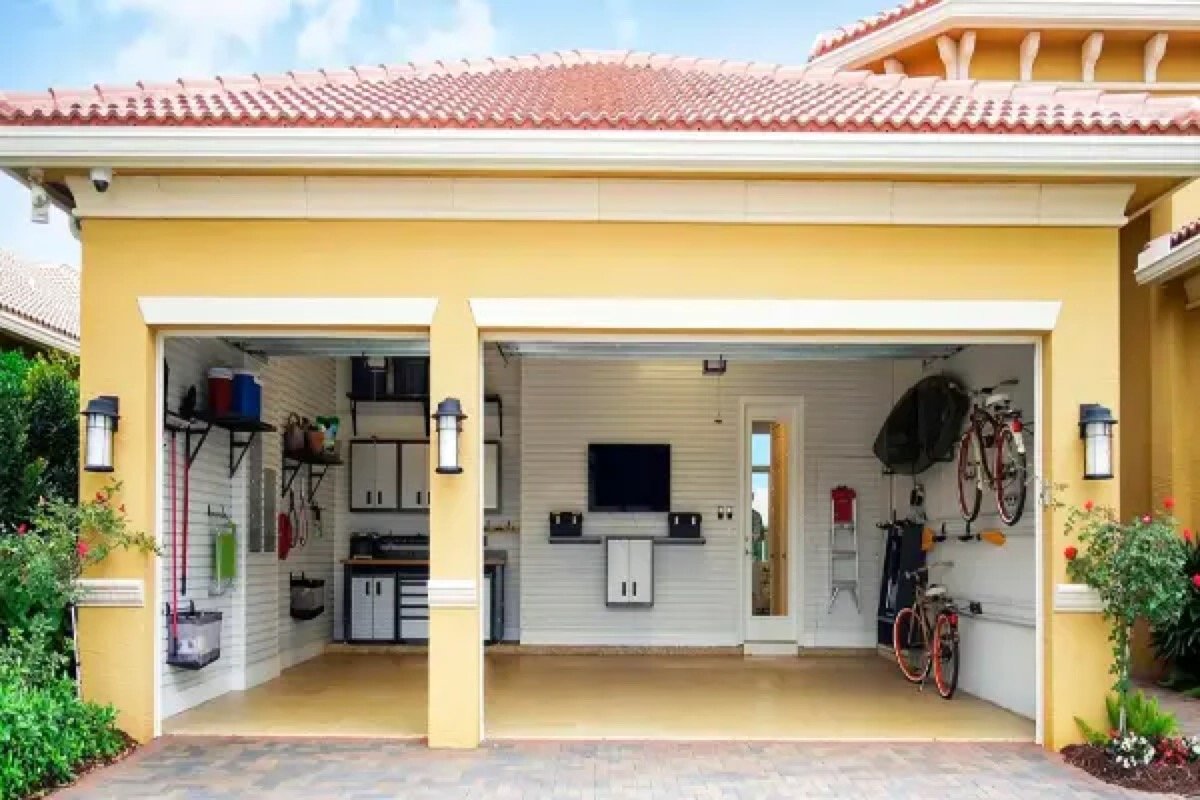 Garage conversion cooled by a ductless mini split